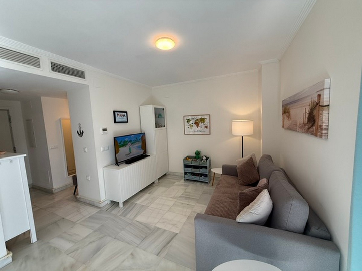 Appartement au rez-de-chaussée, prêt à emménager, dans le complexe Agua Serena, en deuxième ligne de plage