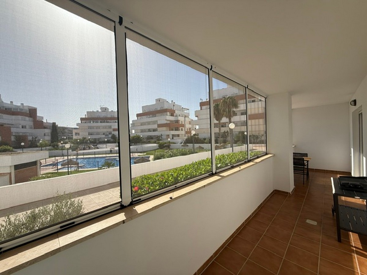 Appartement au rez-de-chaussée, prêt à emménager, dans le complexe Agua Serena, en deuxième ligne de plage