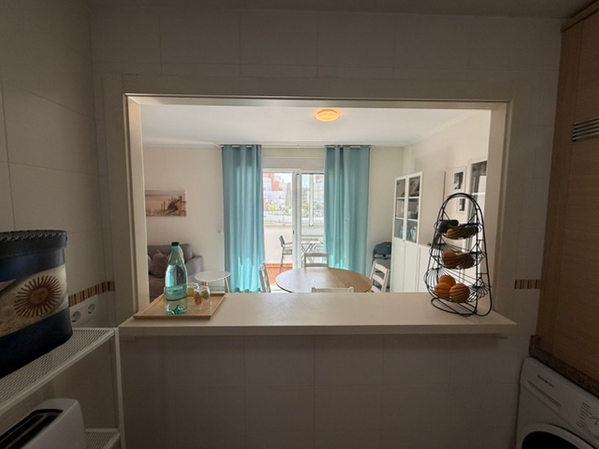 Appartement au rez-de-chaussée, prêt à emménager, dans le complexe Agua Serena, en deuxième ligne de plage