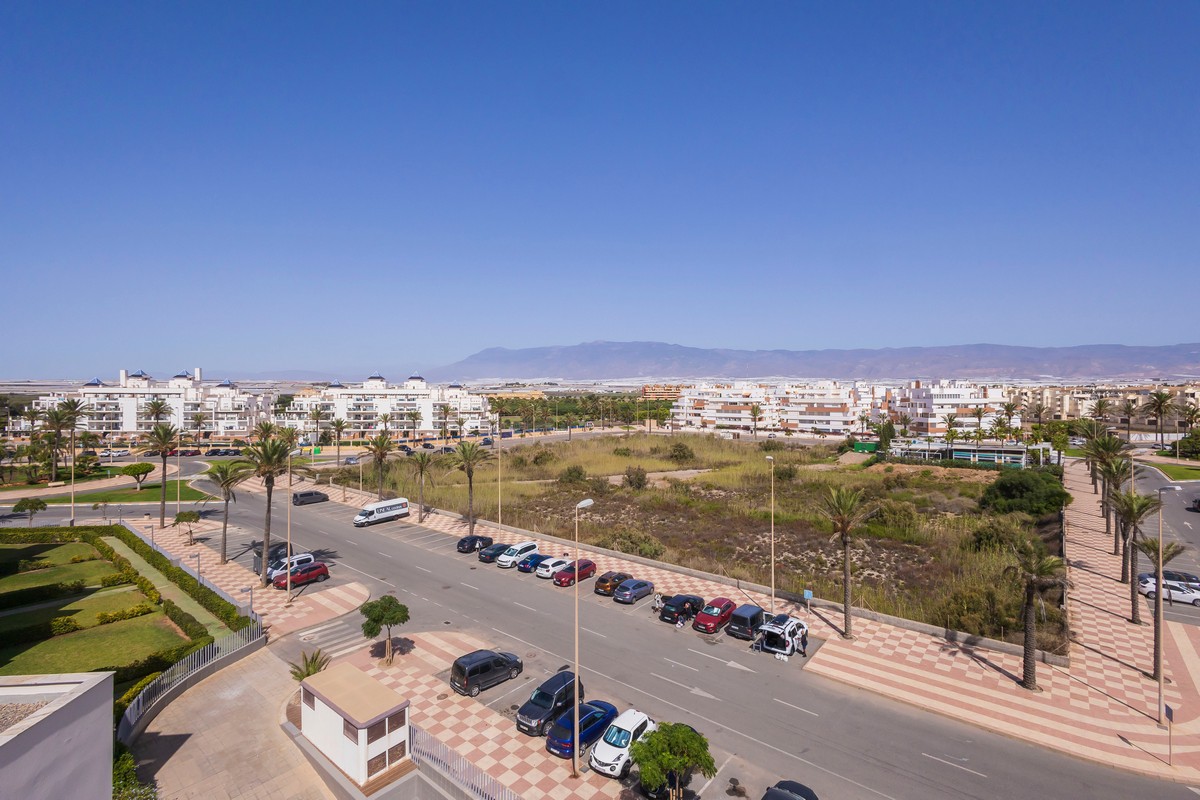 Ático Dúplex en Complejo Marina Serena Golf, primera línea de playa