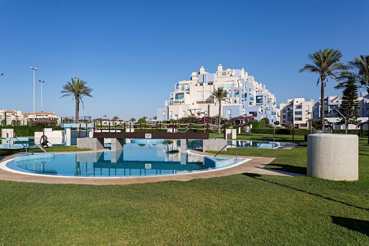 Ático Dúplex en Complejo Marina Serena Golf, primera línea de playa