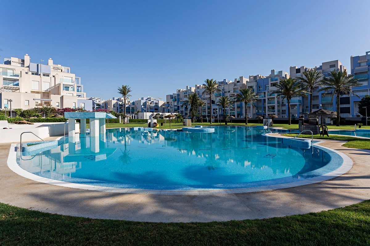 Ático Dúplex en Complejo Marina Serena Golf, primera línea de playa
