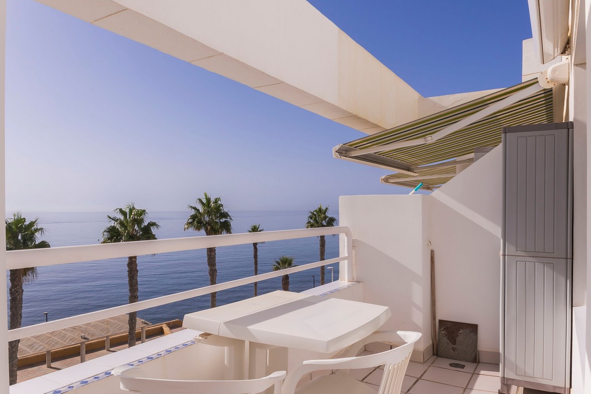 Penthouse en première ligne de plage, à côté du Castillo de Santa Ana