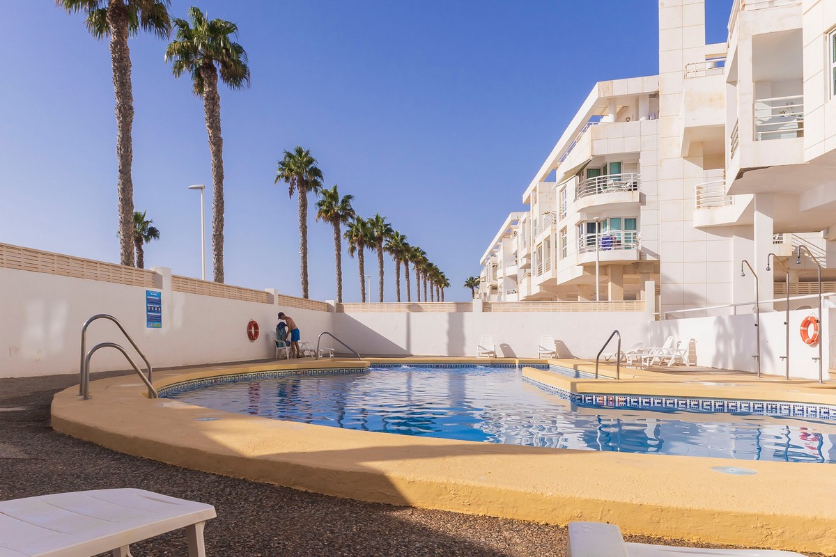 Penthouse en première ligne de plage, à côté du Castillo de Santa Ana