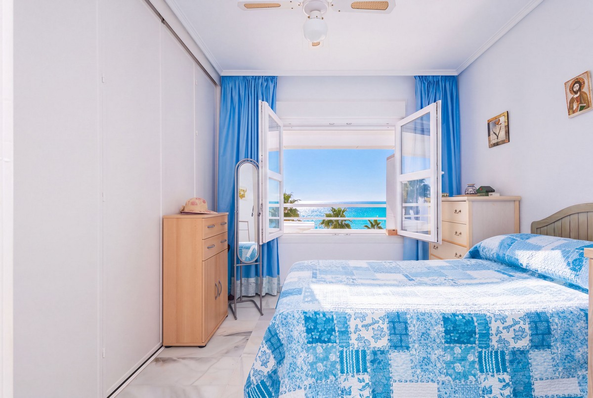 Penthouse en première ligne de plage, à côté du Castillo de Santa Ana
