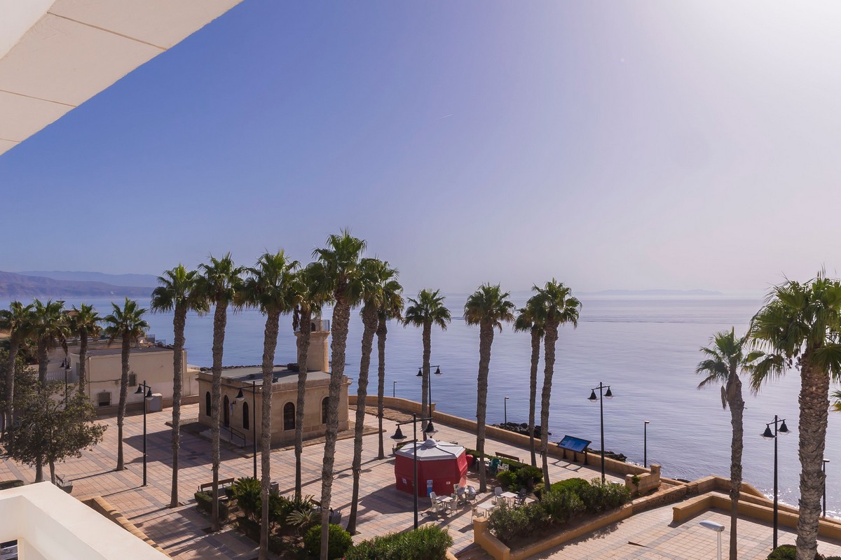 Penthouse en première ligne de plage, à côté du Castillo de Santa Ana