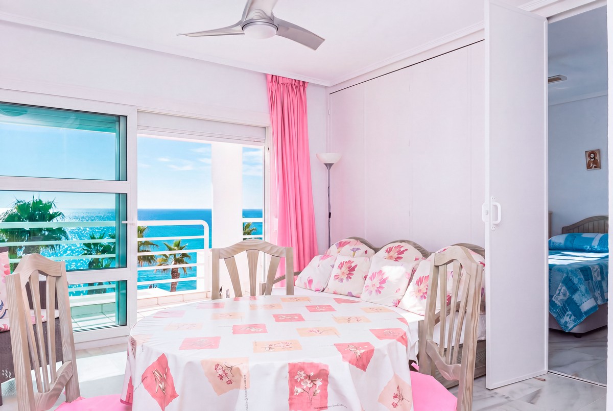 Penthouse en première ligne de plage, à côté du Castillo de Santa Ana