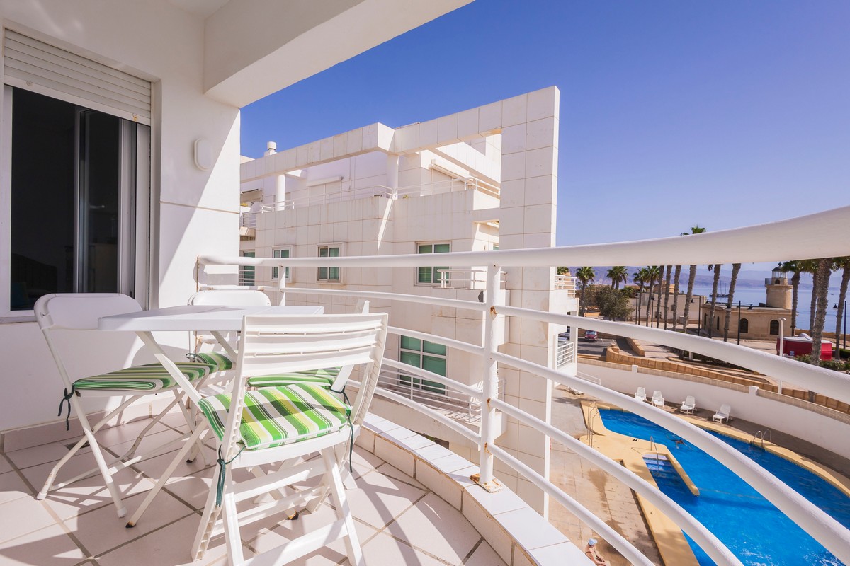 Apartamento en primera línea de playa junto al Castillo de Santa Ana
