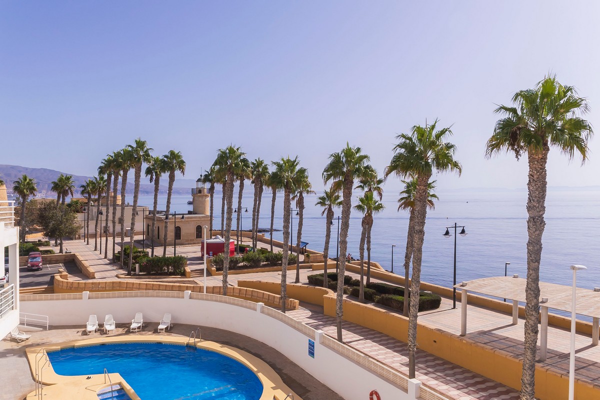 Apartamento en primera línea de playa junto al Castillo de Santa Ana