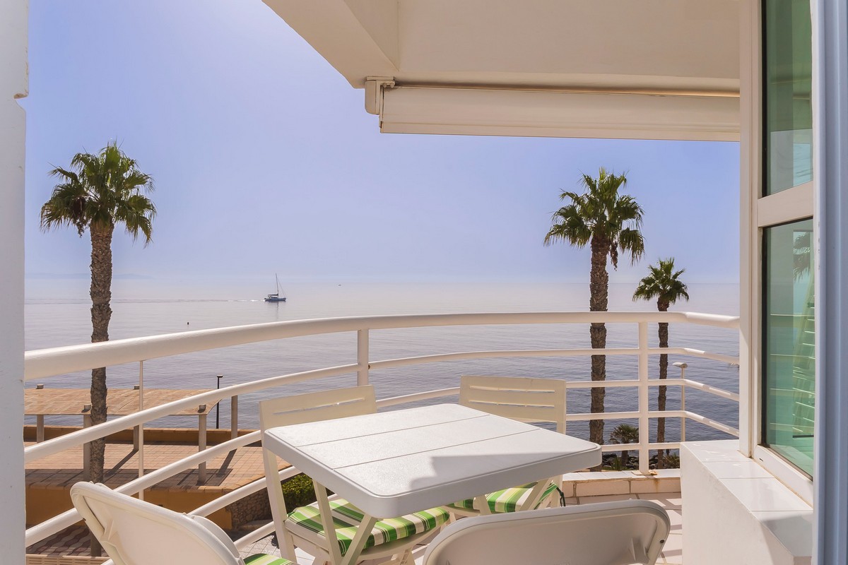Apartamento en primera línea de playa junto al Castillo de Santa Ana