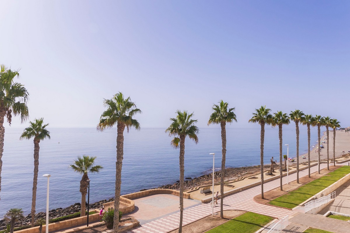 Apartamento en primera línea de playa junto al Castillo de Santa Ana