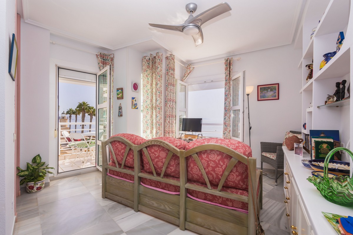 Apartamento en primera línea de playa junto al Castillo de Santa Ana