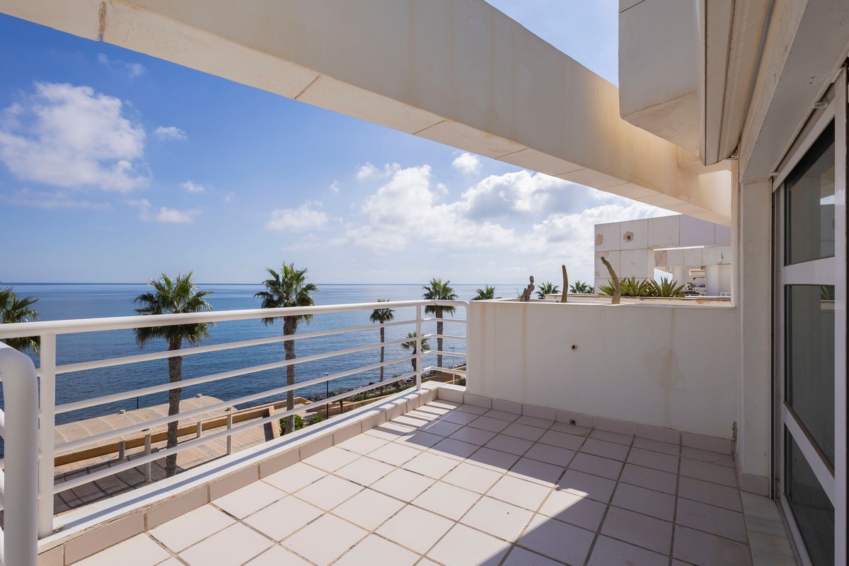 Penthouse in erster Strandreihe neben der Castillo Santa Ana