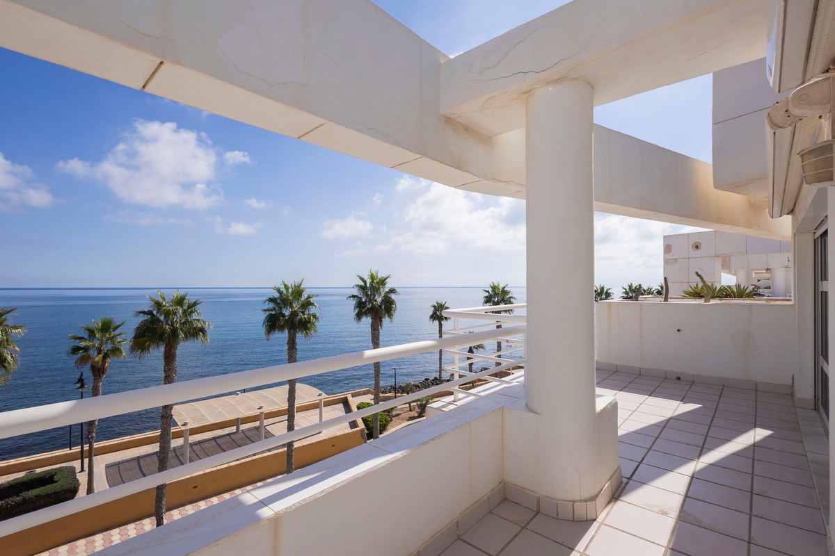 Penthouse in erster Strandreihe neben der Castillo Santa Ana
