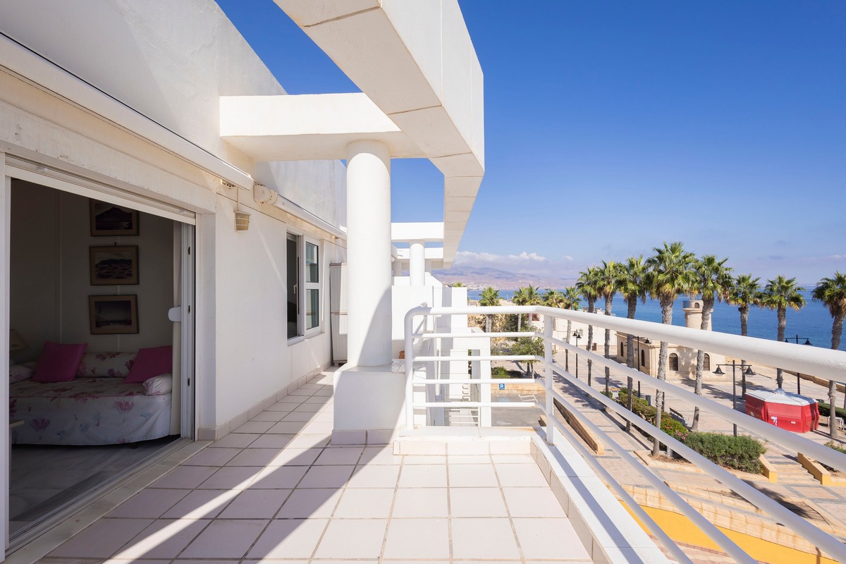 Penthouse in erster Strandreihe neben der Castillo Santa Ana