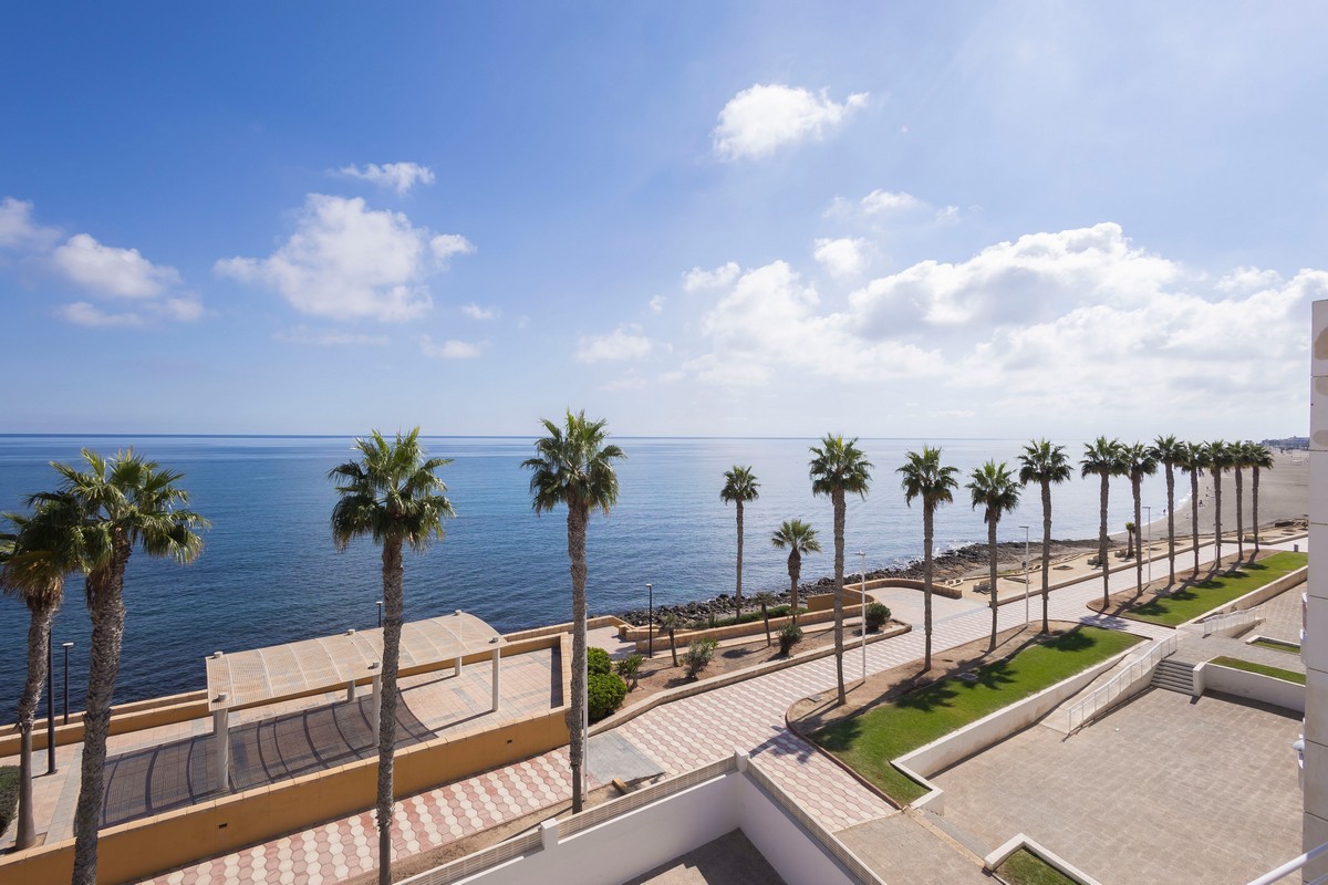 Penthouse in erster Strandreihe neben der Castillo Santa Ana