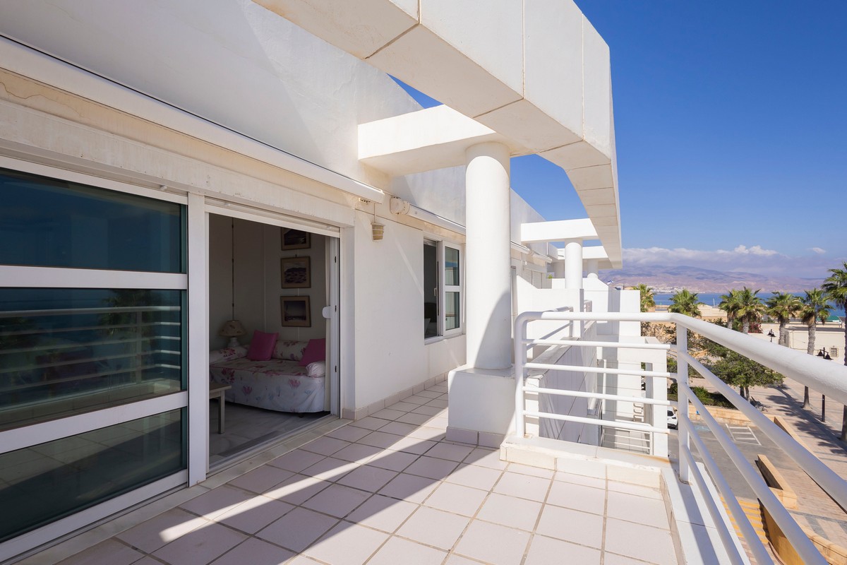 Penthouse in erster Strandreihe neben der Castillo Santa Ana