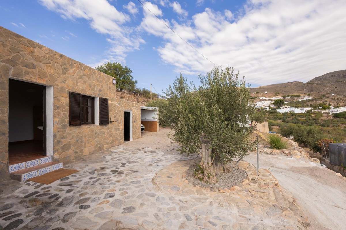 Espectacular casa rural con vistas y gran parcela en Félix
