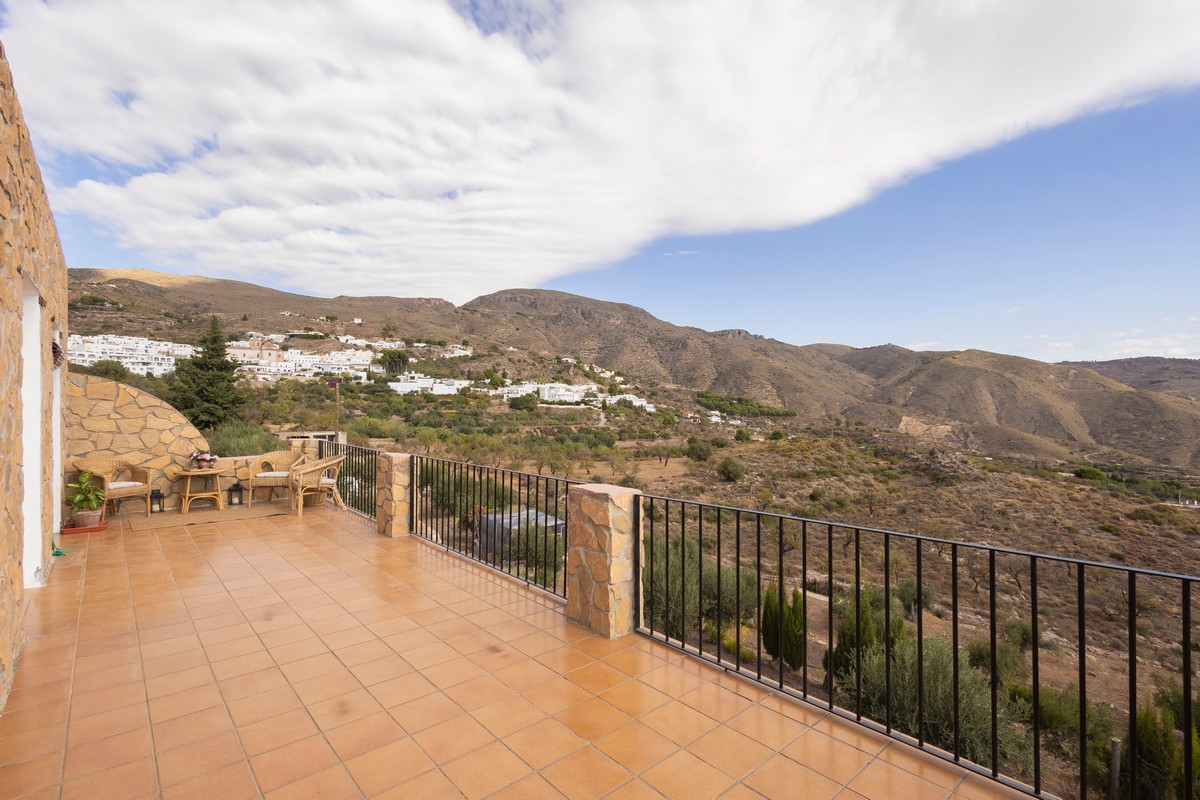 Espectacular casa rural con vistas y gran parcela en Félix
