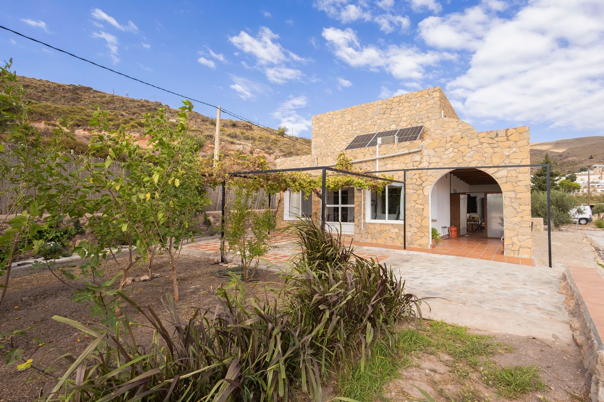 Espectacular casa rural con vistas y gran parcela en Félix