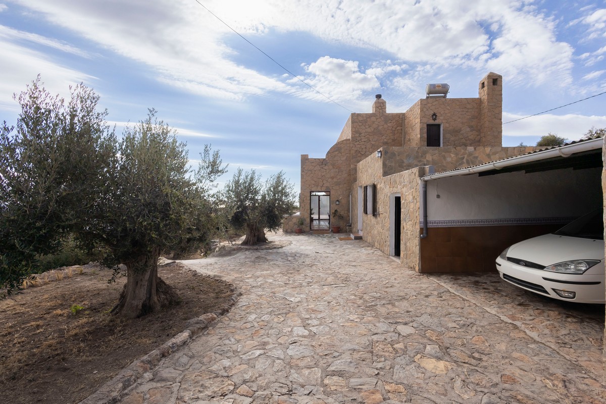 Espectacular casa rural con vistas y gran parcela en Félix