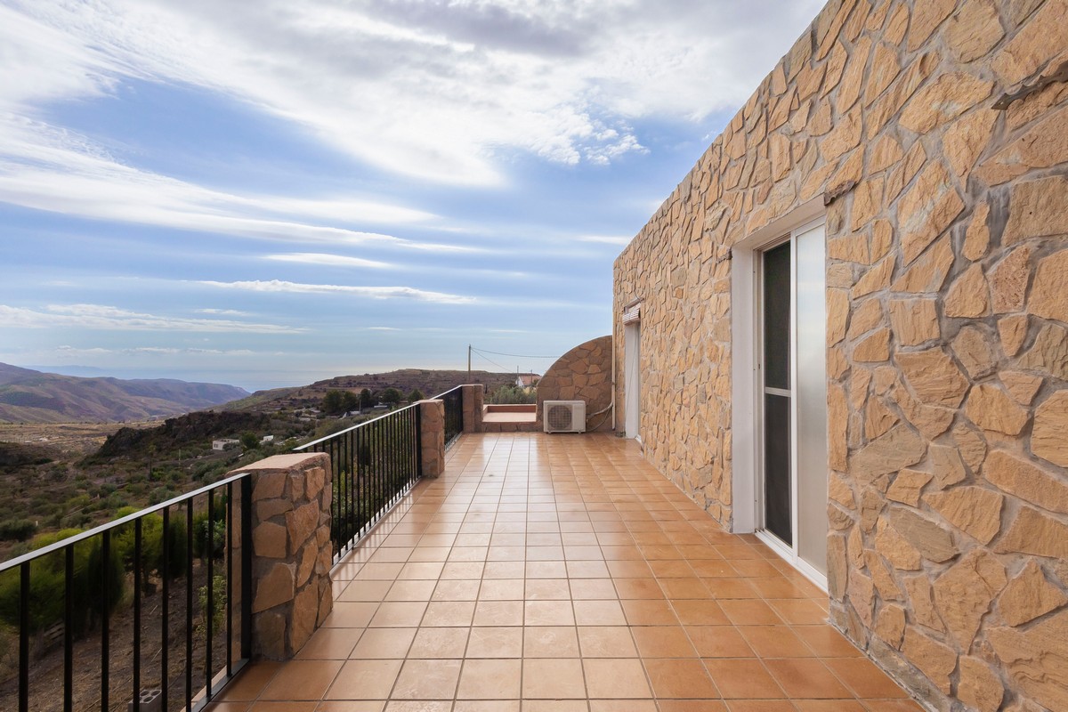 Espectacular casa rural con vistas y gran parcela en Félix