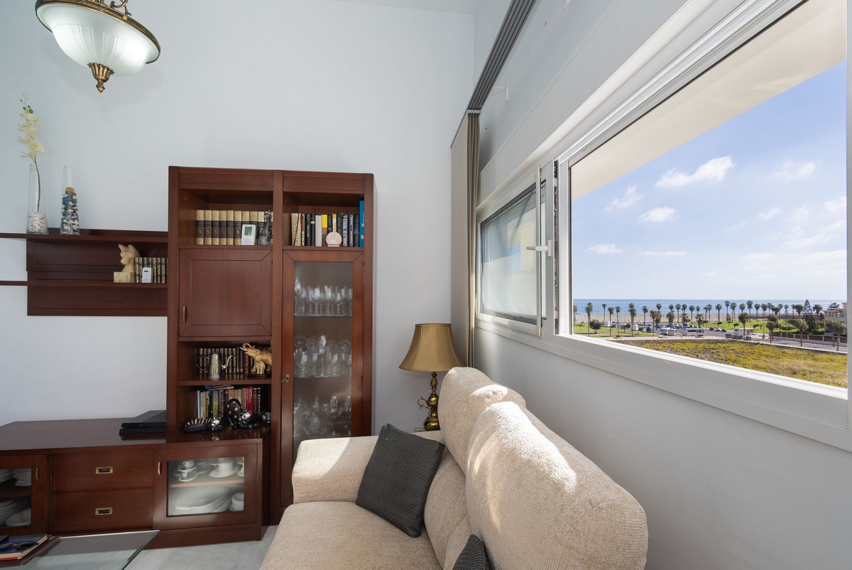 Ático Dúplex en Complejo Marina Serena Golf, primera línea de playa