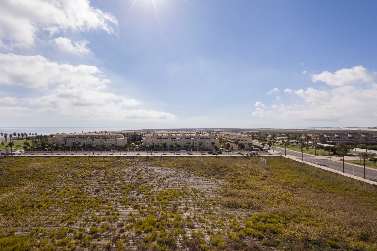 Ático Dúplex en Complejo Marina Serena Golf, primera línea de playa