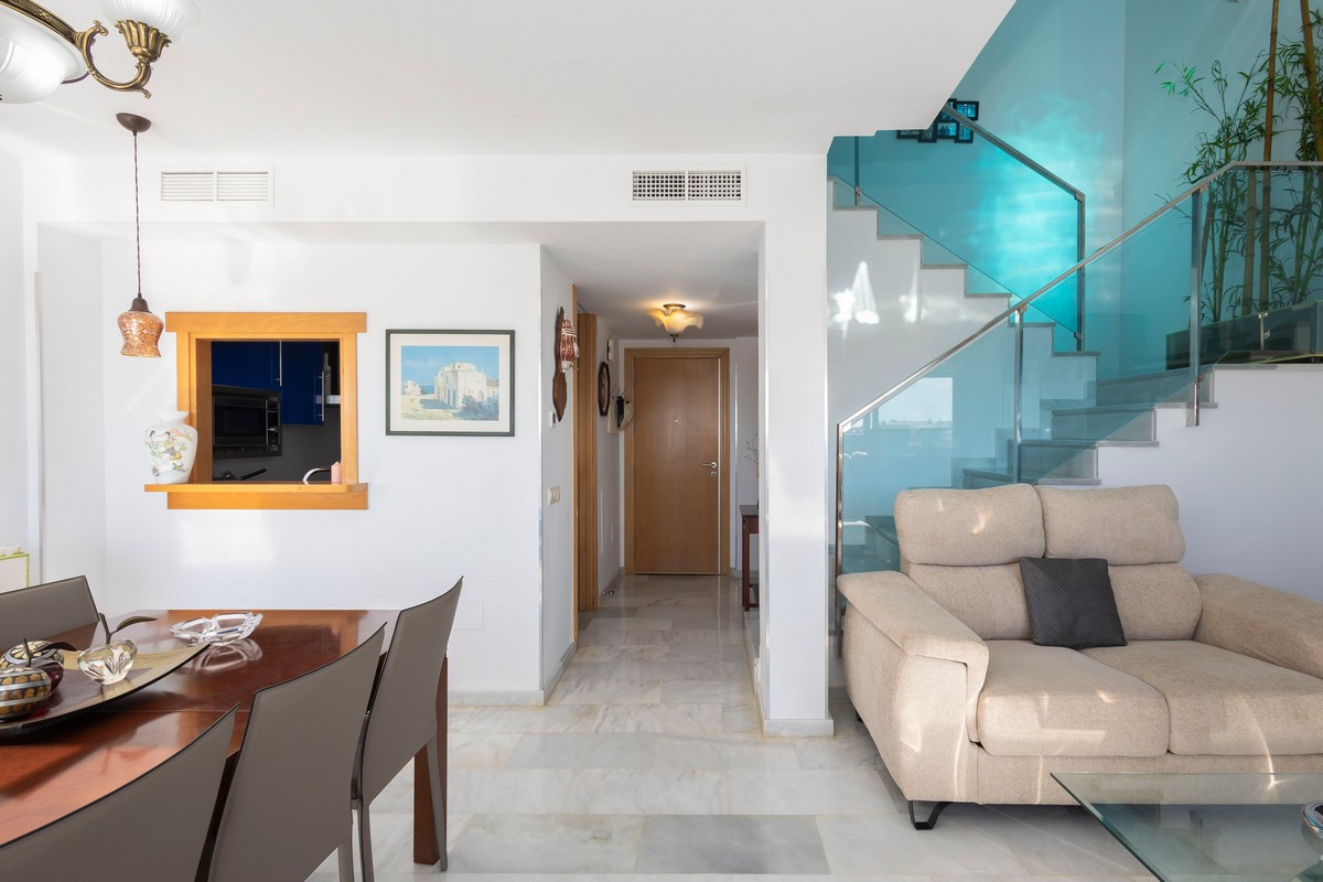 Ático Dúplex en Complejo Marina Serena Golf, primera línea de playa