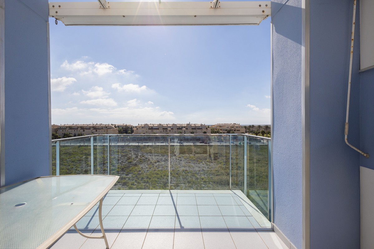Ático Dúplex en Complejo Marina Serena Golf, primera línea de playa