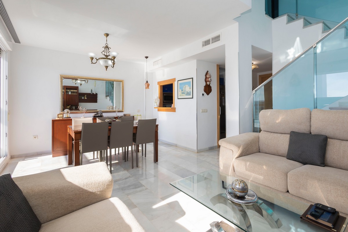 Ático Dúplex en Complejo Marina Serena Golf, primera línea de playa