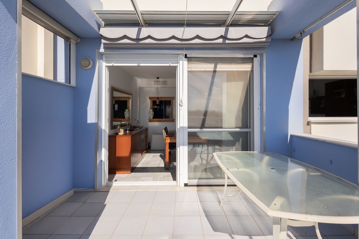 Ático Dúplex en Complejo Marina Serena Golf, primera línea de playa