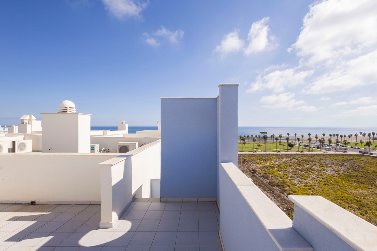 Ático Dúplex en Complejo Marina Serena Golf, primera línea de playa