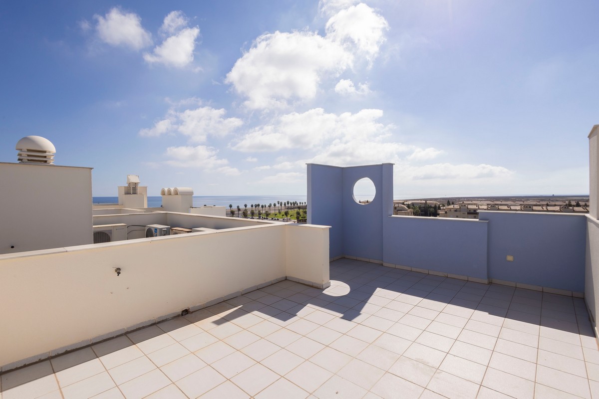 Ático Dúplex en Complejo Marina Serena Golf, primera línea de playa