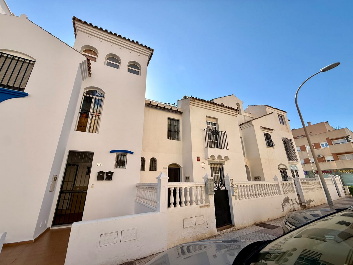 „Einmalige Investitionschance! Wohnung mit solventen Mietern in Vista Puerto zu verkaufen“